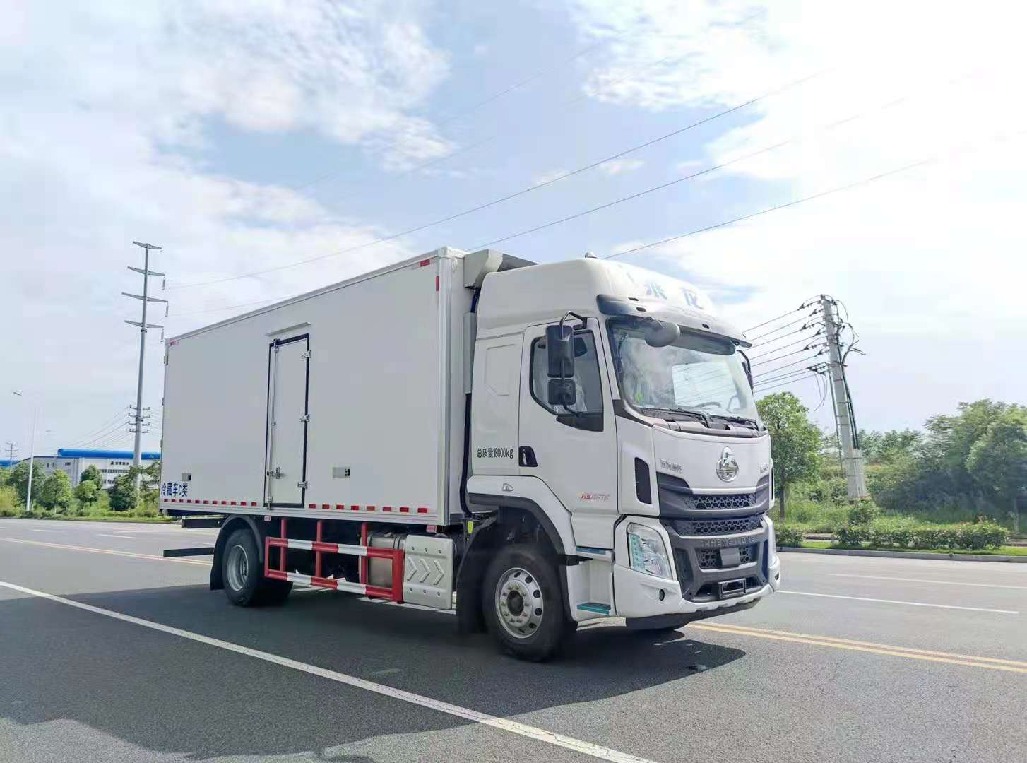國六東風(fēng)柳汽乘龍H5單橋6.8米冷藏車 農(nóng)產(chǎn)品冷鏈物流的可靠之選